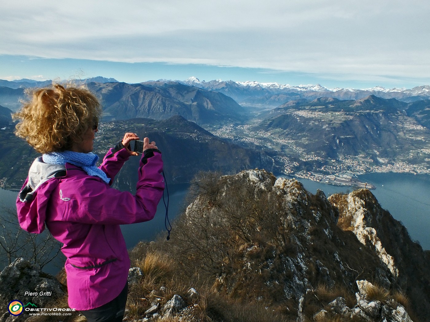 71 Visibile la terza cima con croce , quella rivolta a nord.JPG